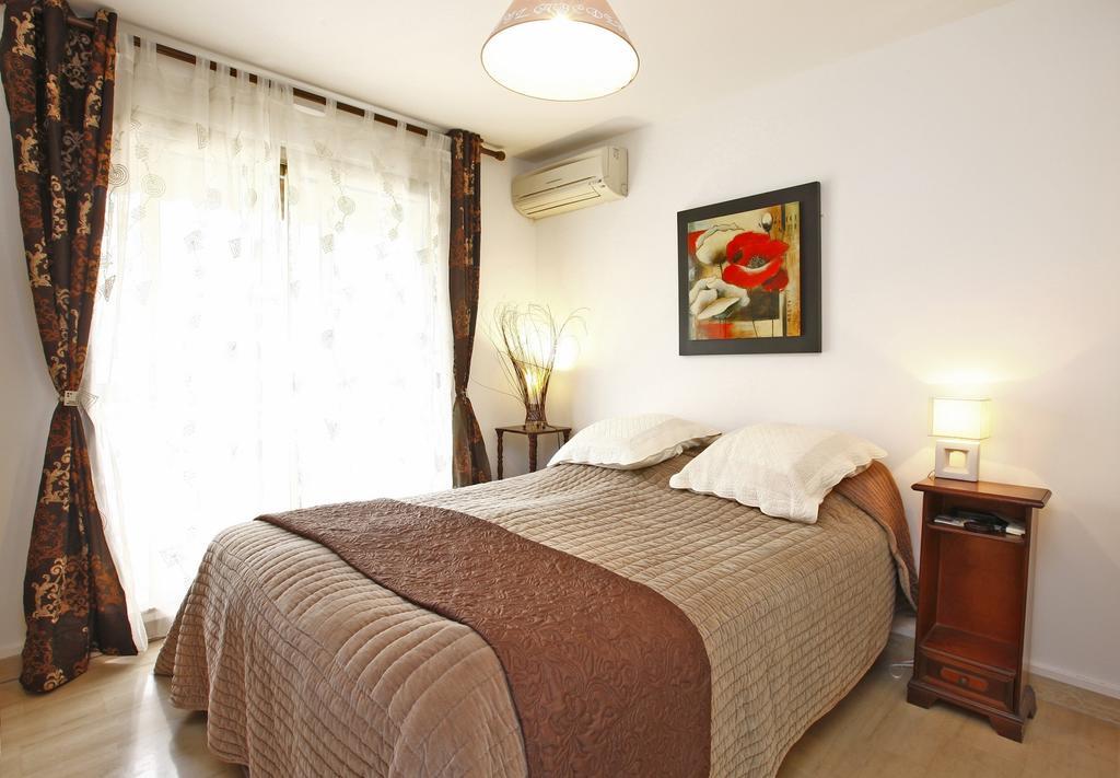 Appartement 6 Personnes Avec Terrasse Le Port Nizza Zimmer foto