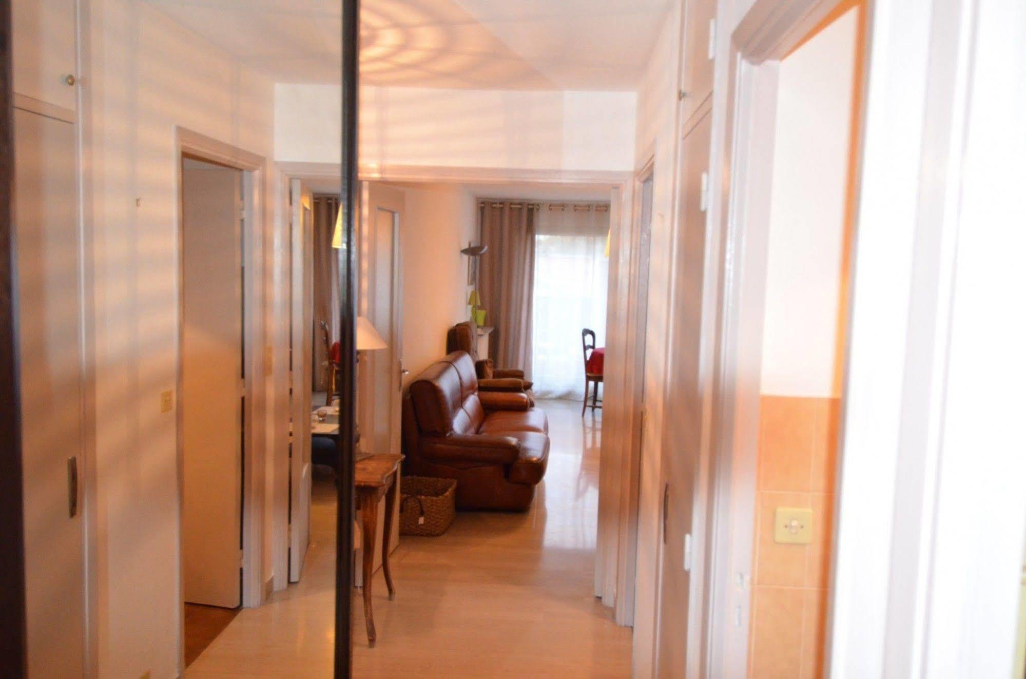 Appartement 6 Personnes Avec Terrasse Le Port Nizza Exterior foto