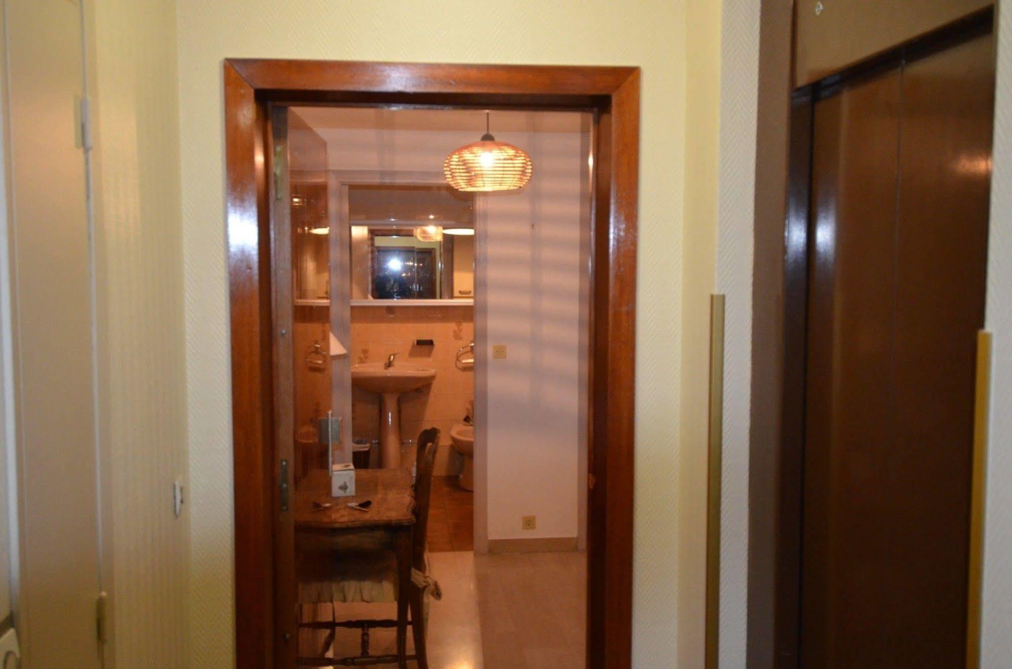 Appartement 6 Personnes Avec Terrasse Le Port Nizza Exterior foto