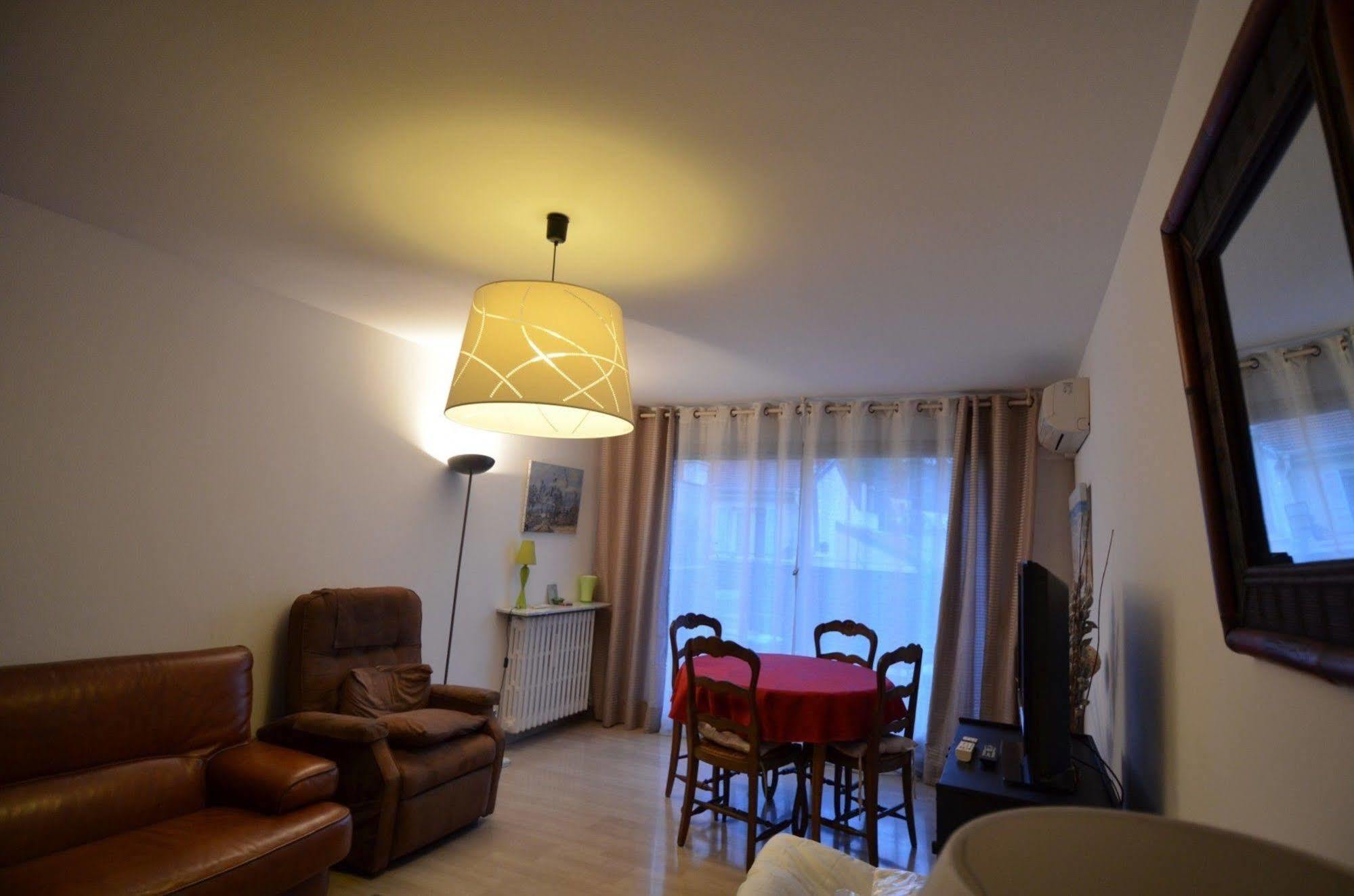 Appartement 6 Personnes Avec Terrasse Le Port Nizza Exterior foto
