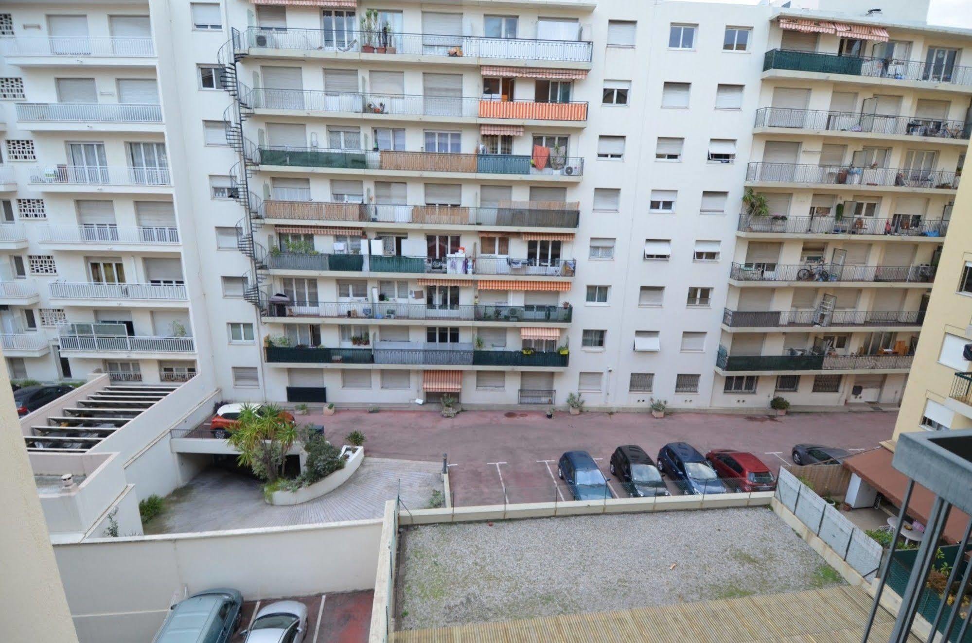 Appartement 6 Personnes Avec Terrasse Le Port Nizza Exterior foto