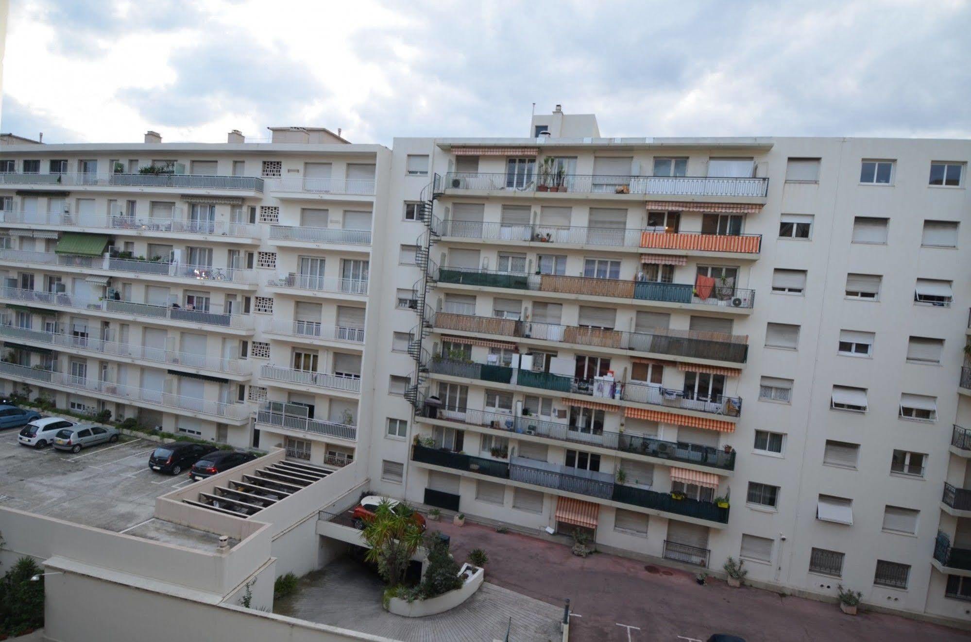 Appartement 6 Personnes Avec Terrasse Le Port Nizza Exterior foto