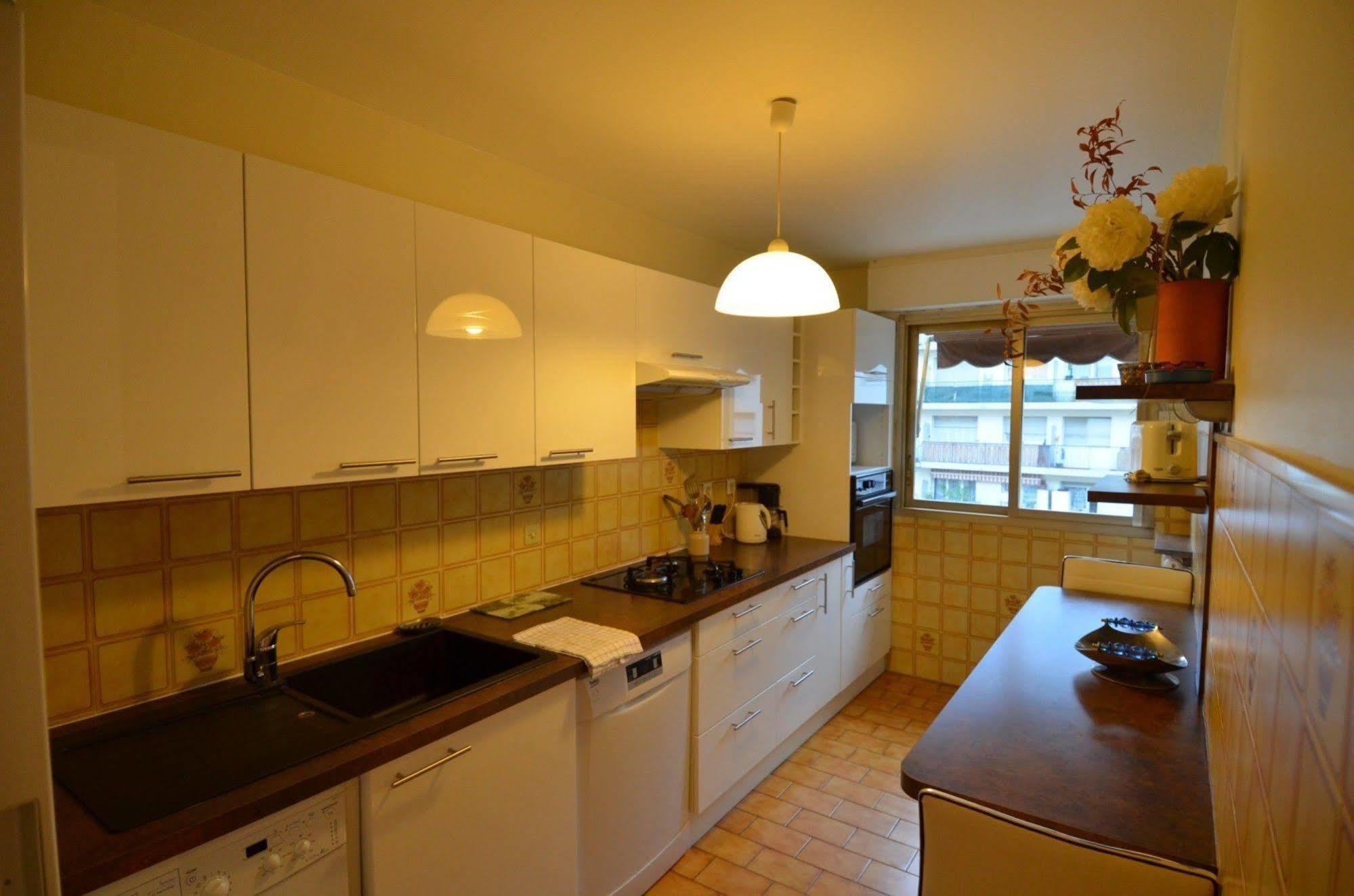 Appartement 6 Personnes Avec Terrasse Le Port Nizza Exterior foto