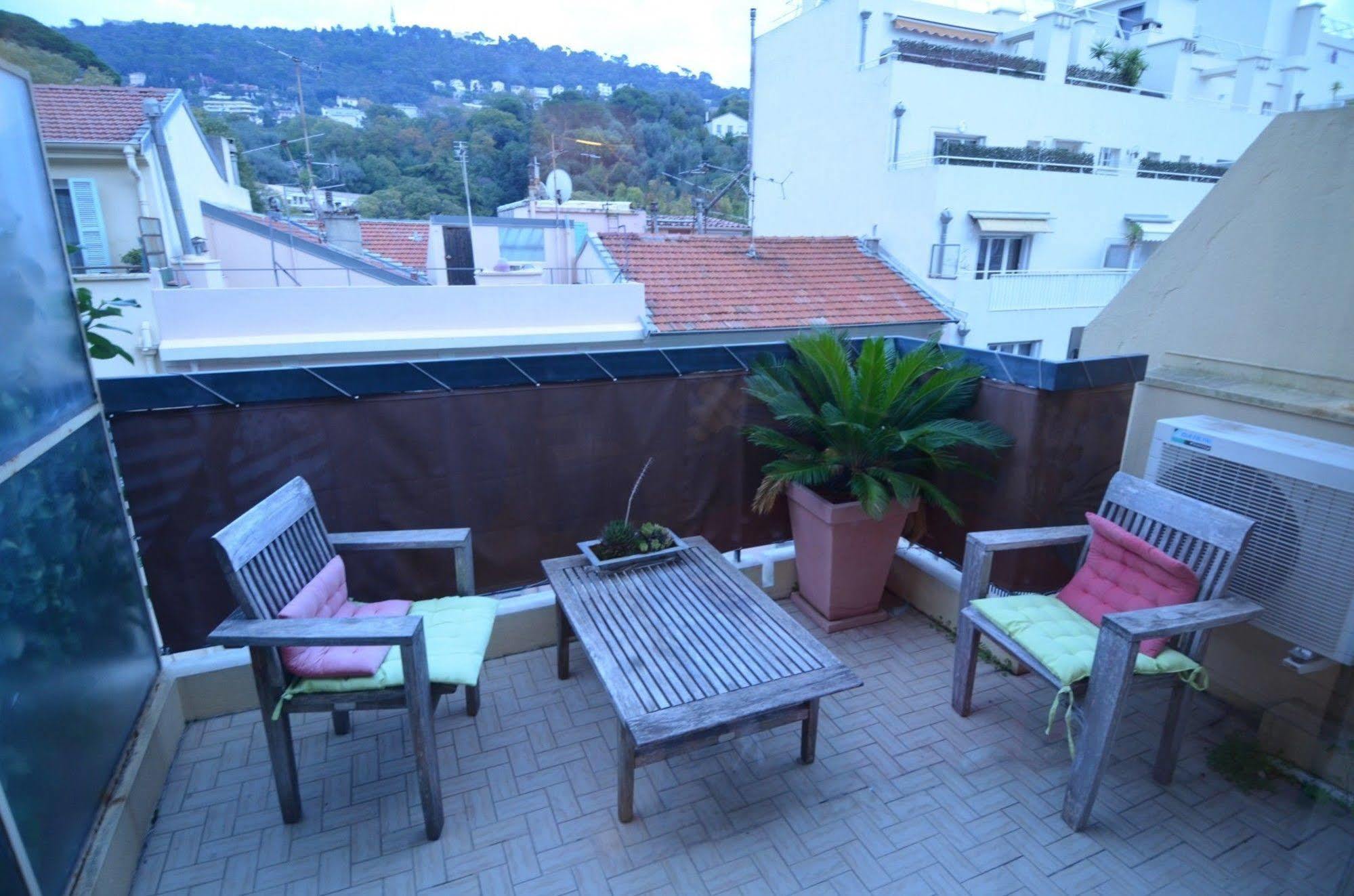 Appartement 6 Personnes Avec Terrasse Le Port Nizza Exterior foto