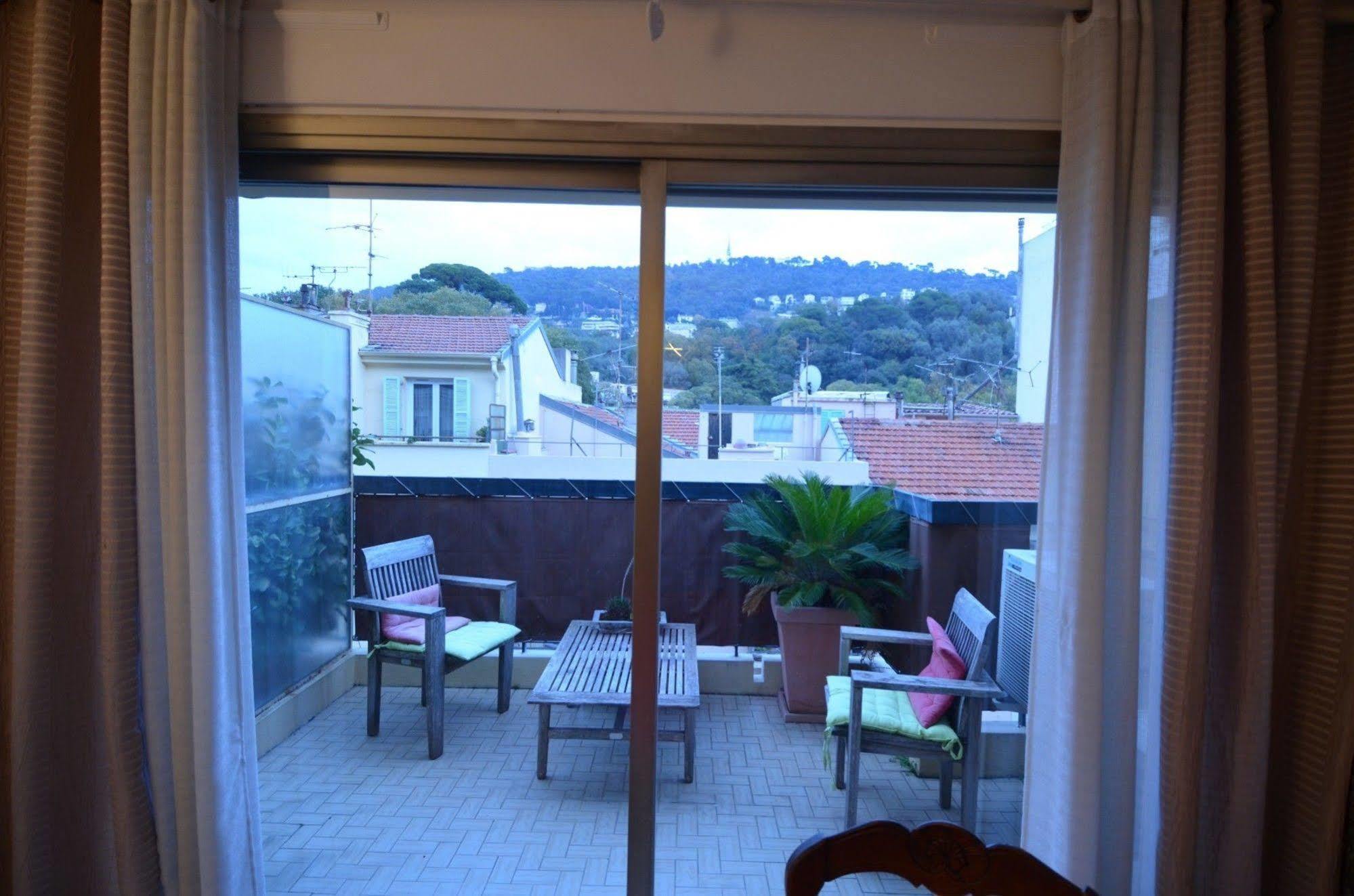 Appartement 6 Personnes Avec Terrasse Le Port Nizza Exterior foto